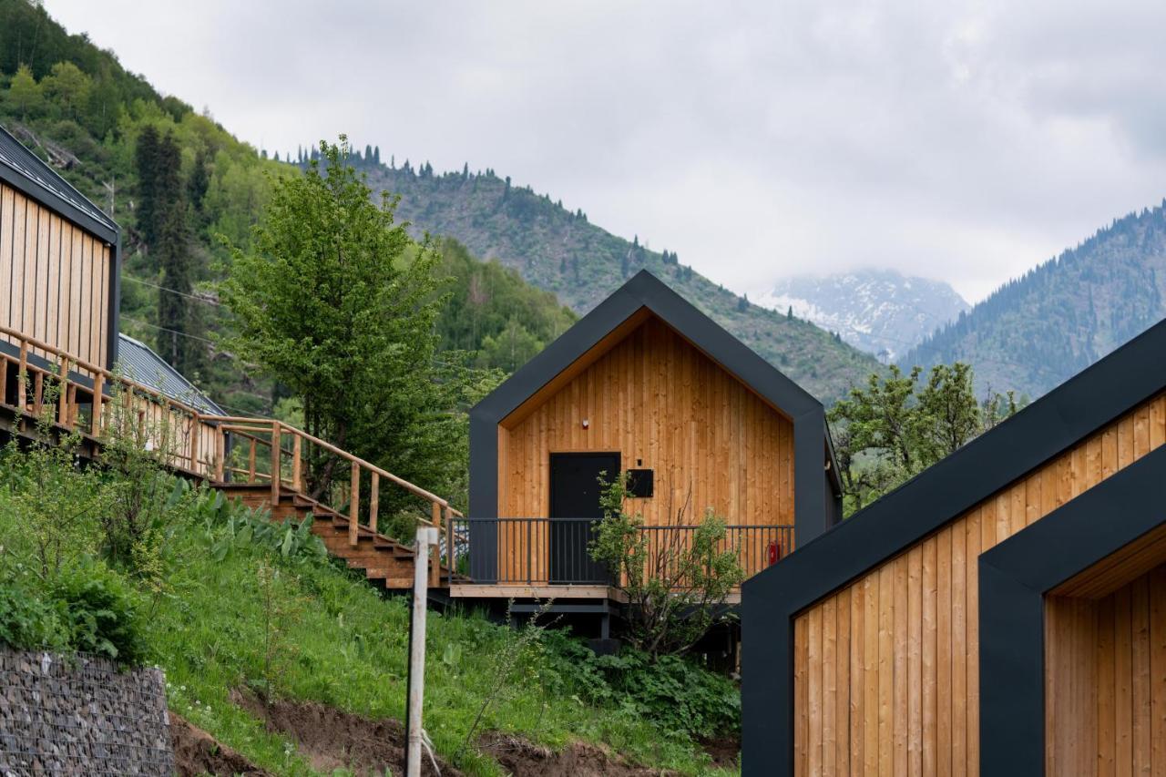 Qazaq Auyl Eco Hotel Almaty Ngoại thất bức ảnh