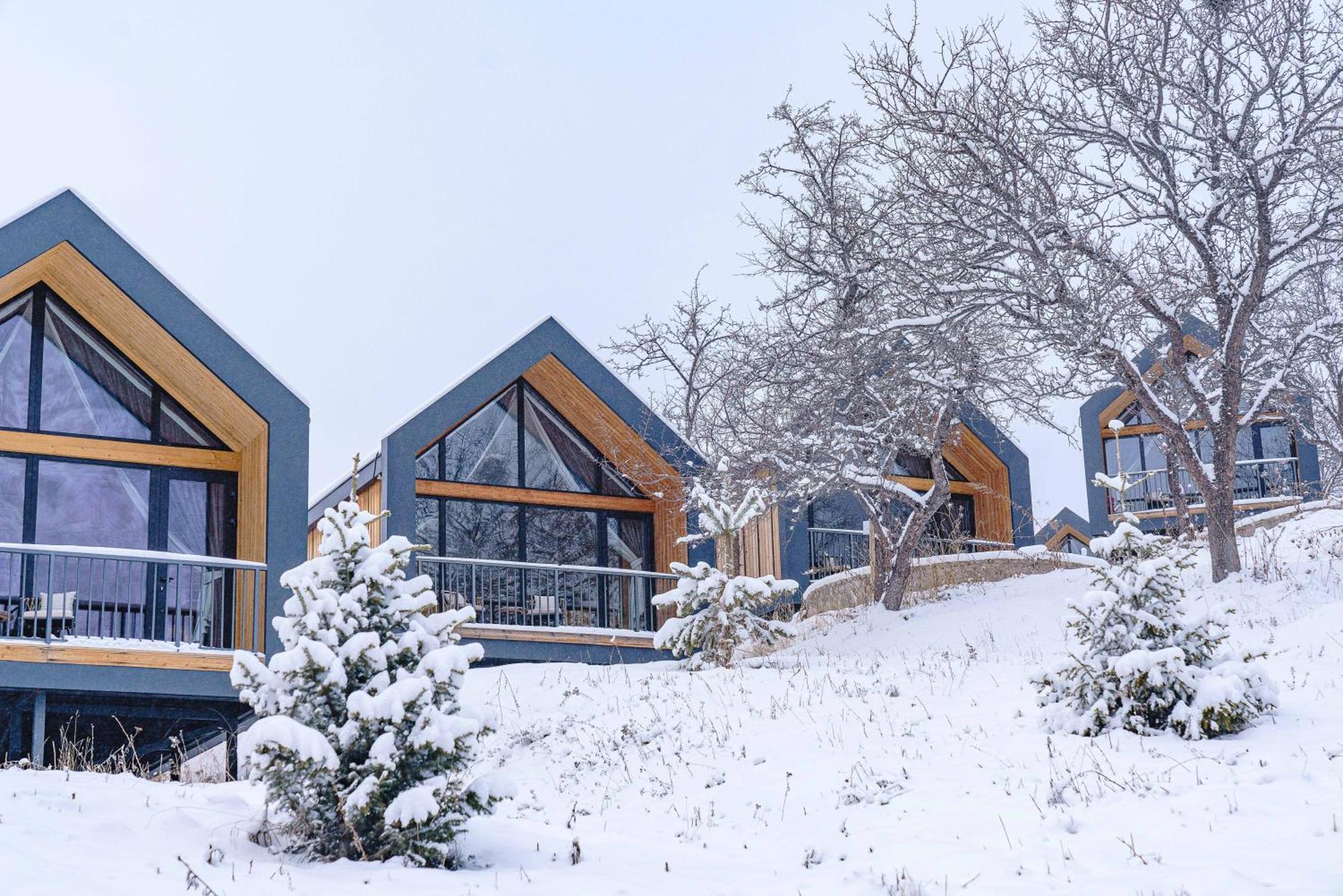Qazaq Auyl Eco Hotel Almaty Ngoại thất bức ảnh