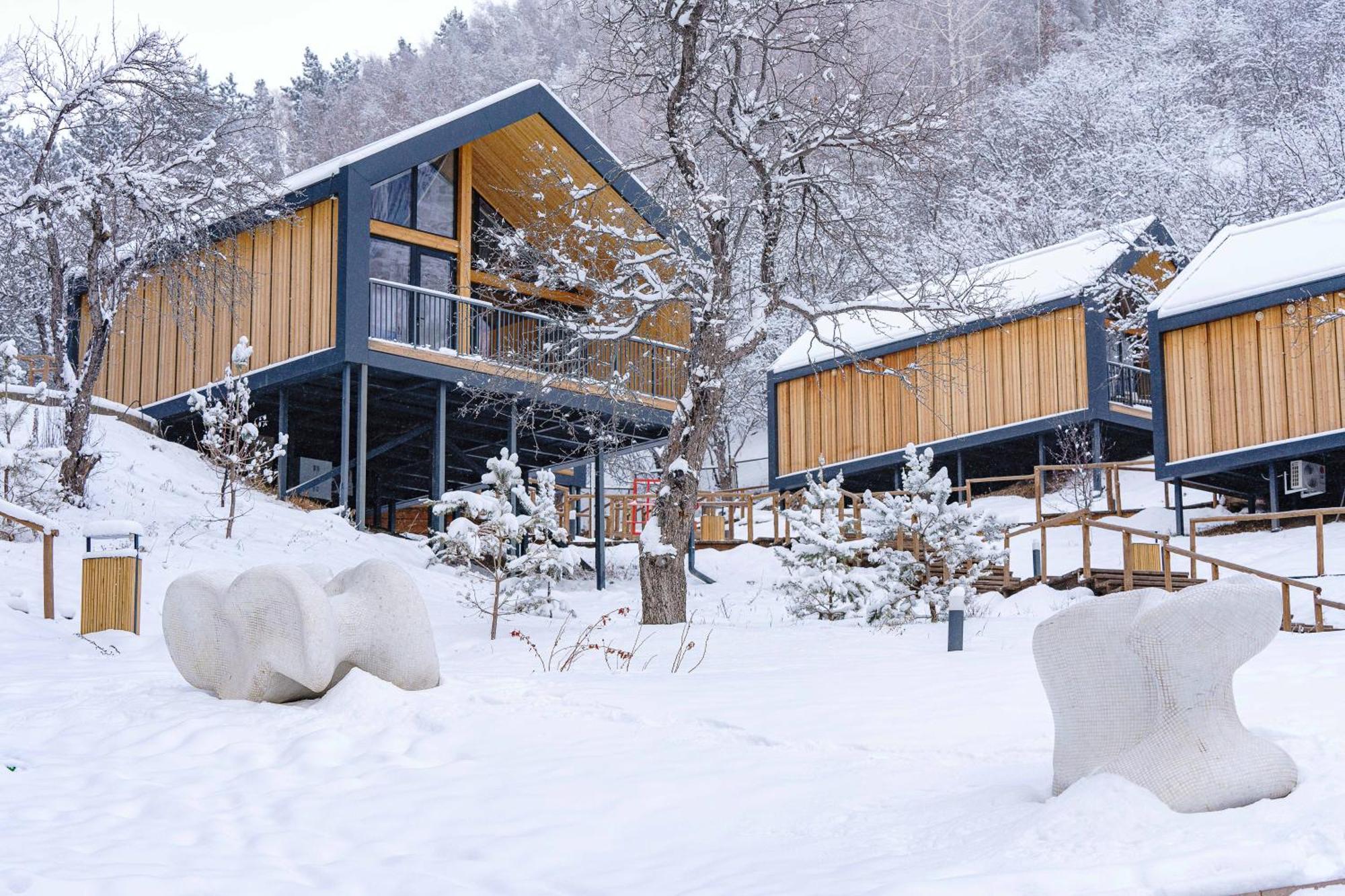 Qazaq Auyl Eco Hotel Almaty Ngoại thất bức ảnh