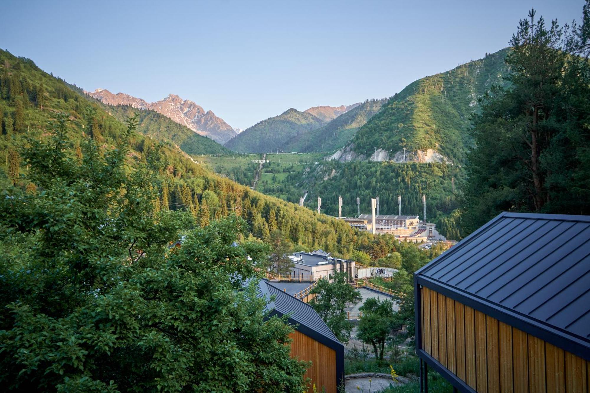 Qazaq Auyl Eco Hotel Almaty Ngoại thất bức ảnh